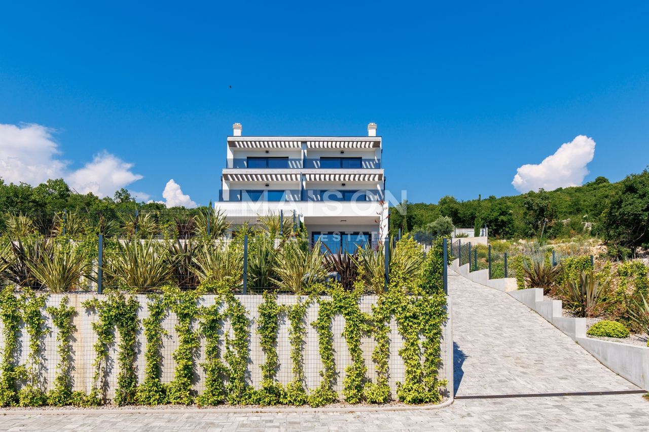 Casa u Kostreni, 203.67m², 3 sobe, slika 4