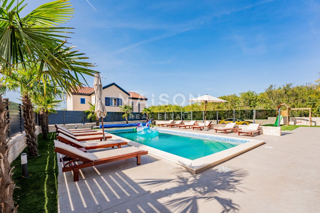Casa u Dobrinju, 323.3m², 5 soba, slika 4