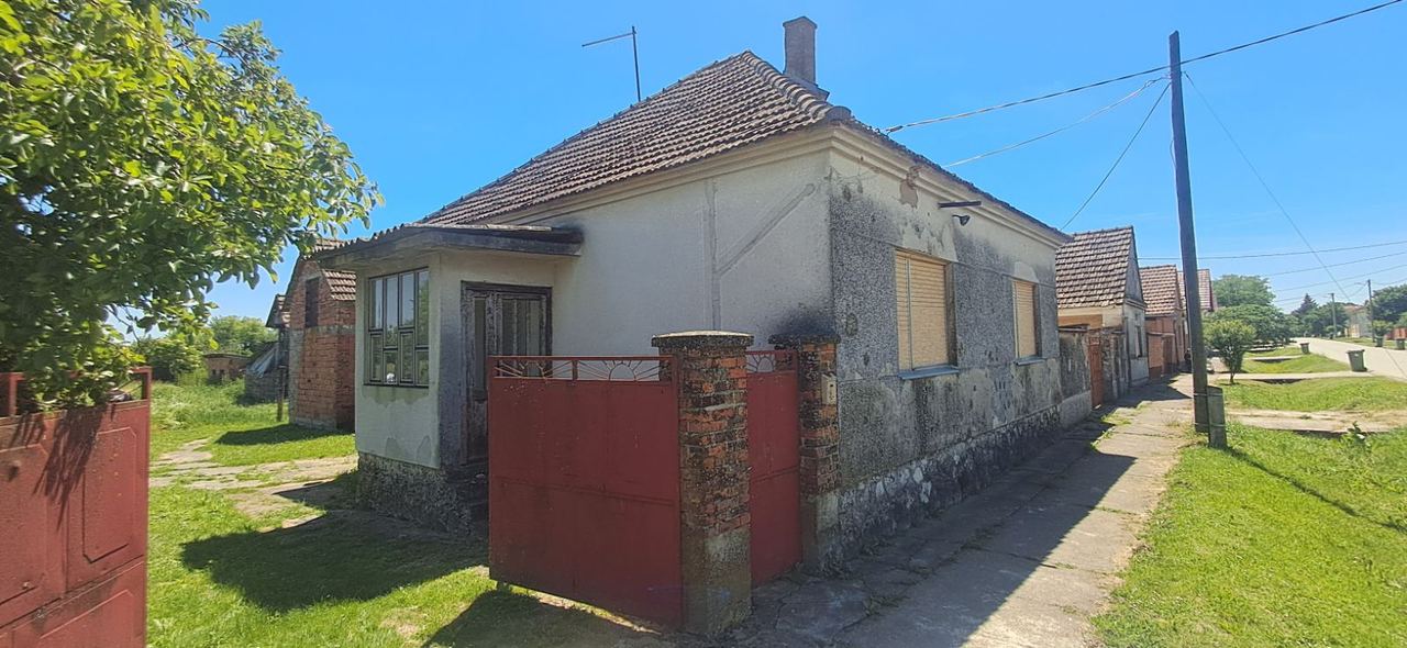 Kuća u Markušici, 1000m², 2 sobe