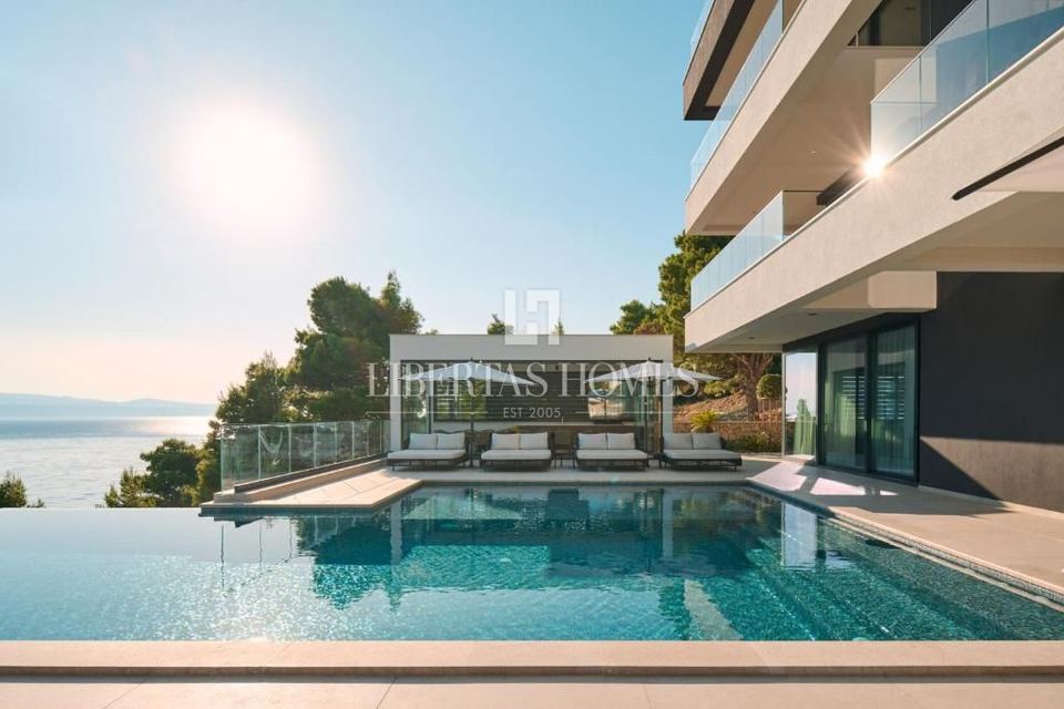 Casa u Omišu, 800m², 8 soba, slika 2
