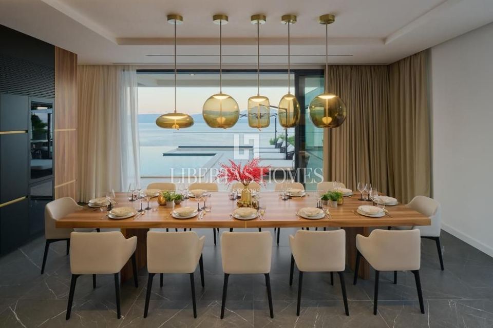Casa u Omišu, 800m², 8 soba, slika 3