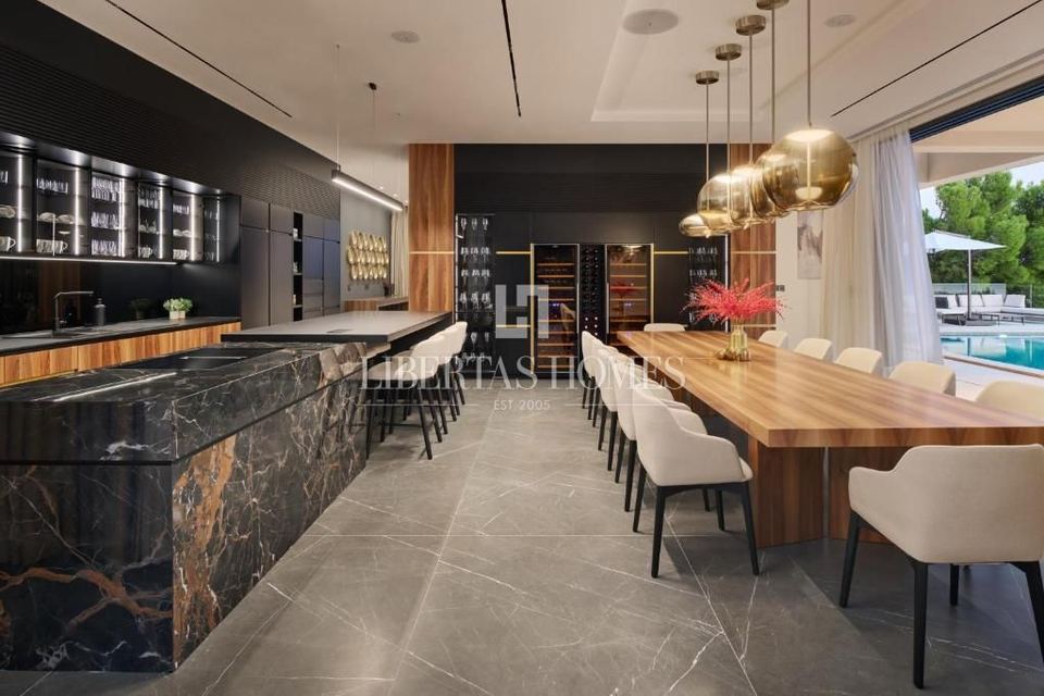 Casa u Omišu, 800m², 8 soba, slika 5
