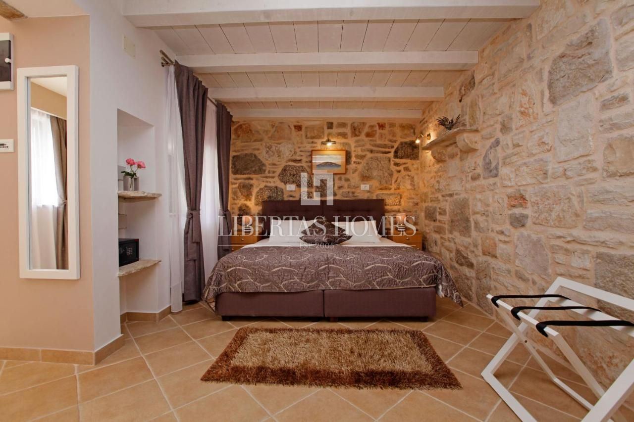 House u Korčuli, 612m², 8 soba, slika 4