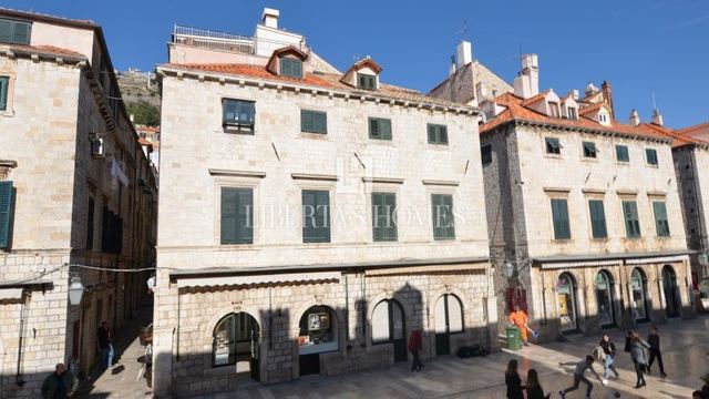 Haus u Dubrovniku, 195m², 5 soba, slika 4