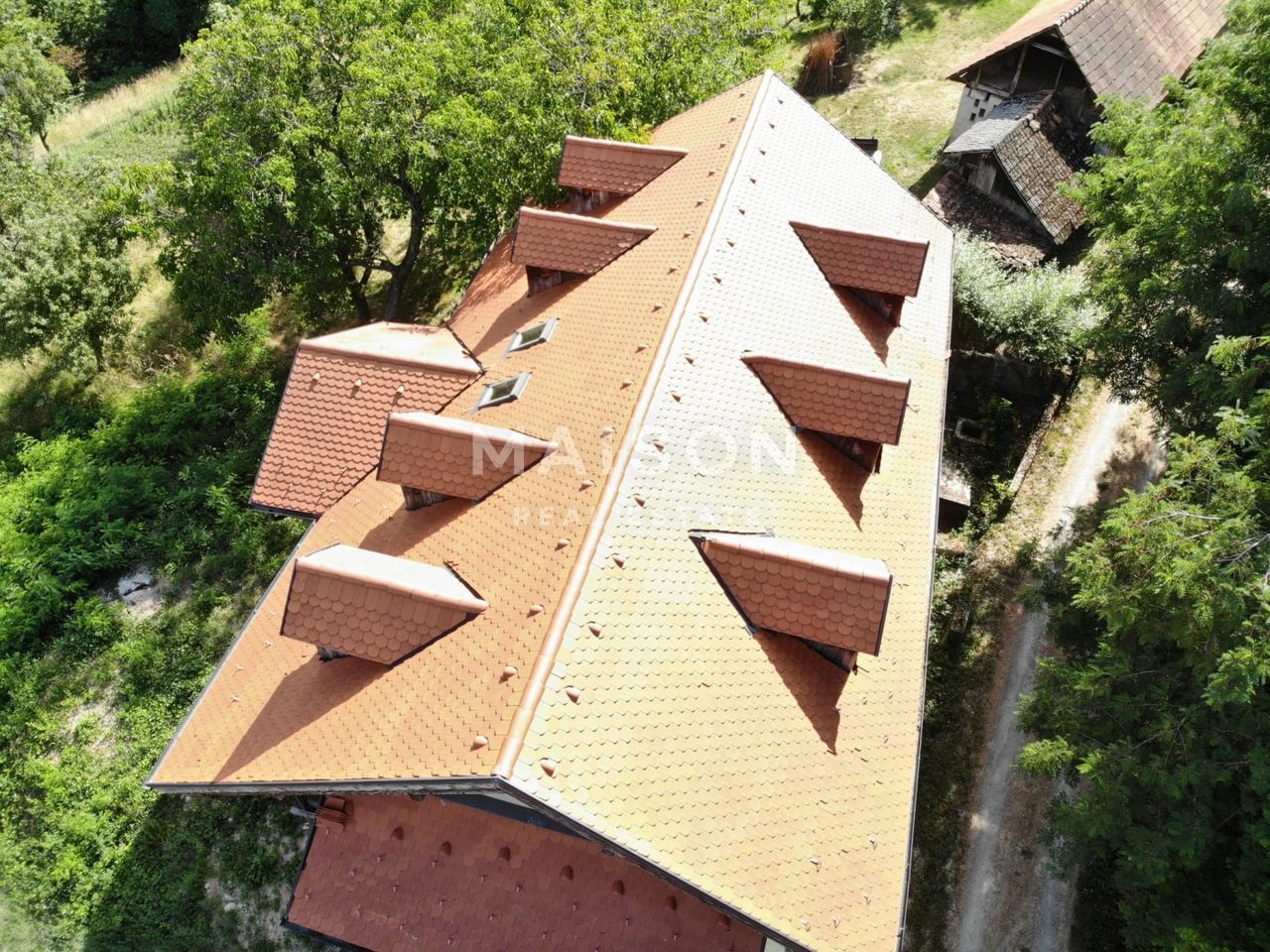 Casa u Samoboru, 1000m², 10 soba