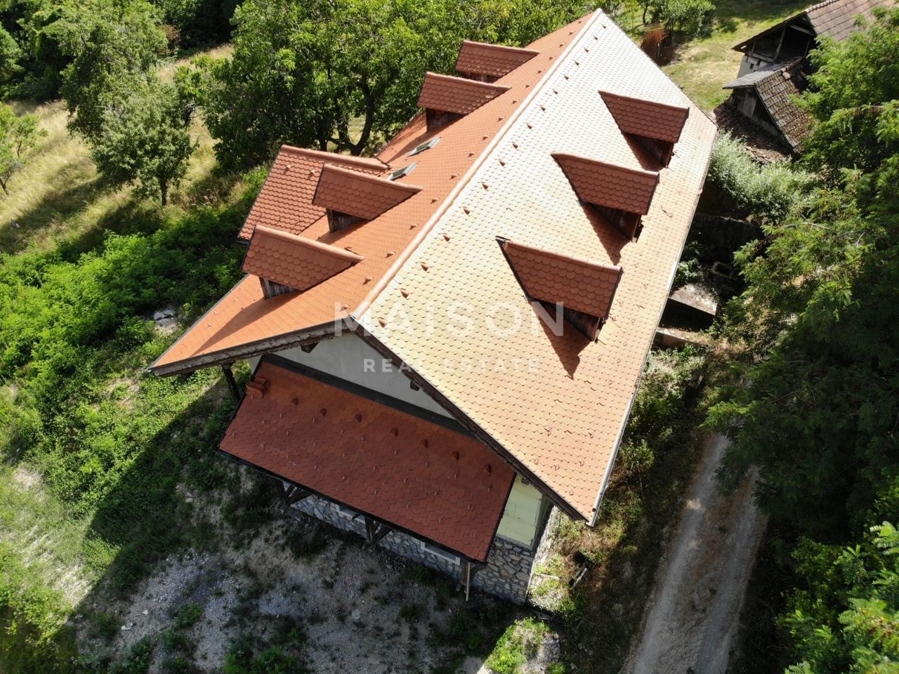 Kuća u Samoboru, 1000m², 10 soba, slika 2