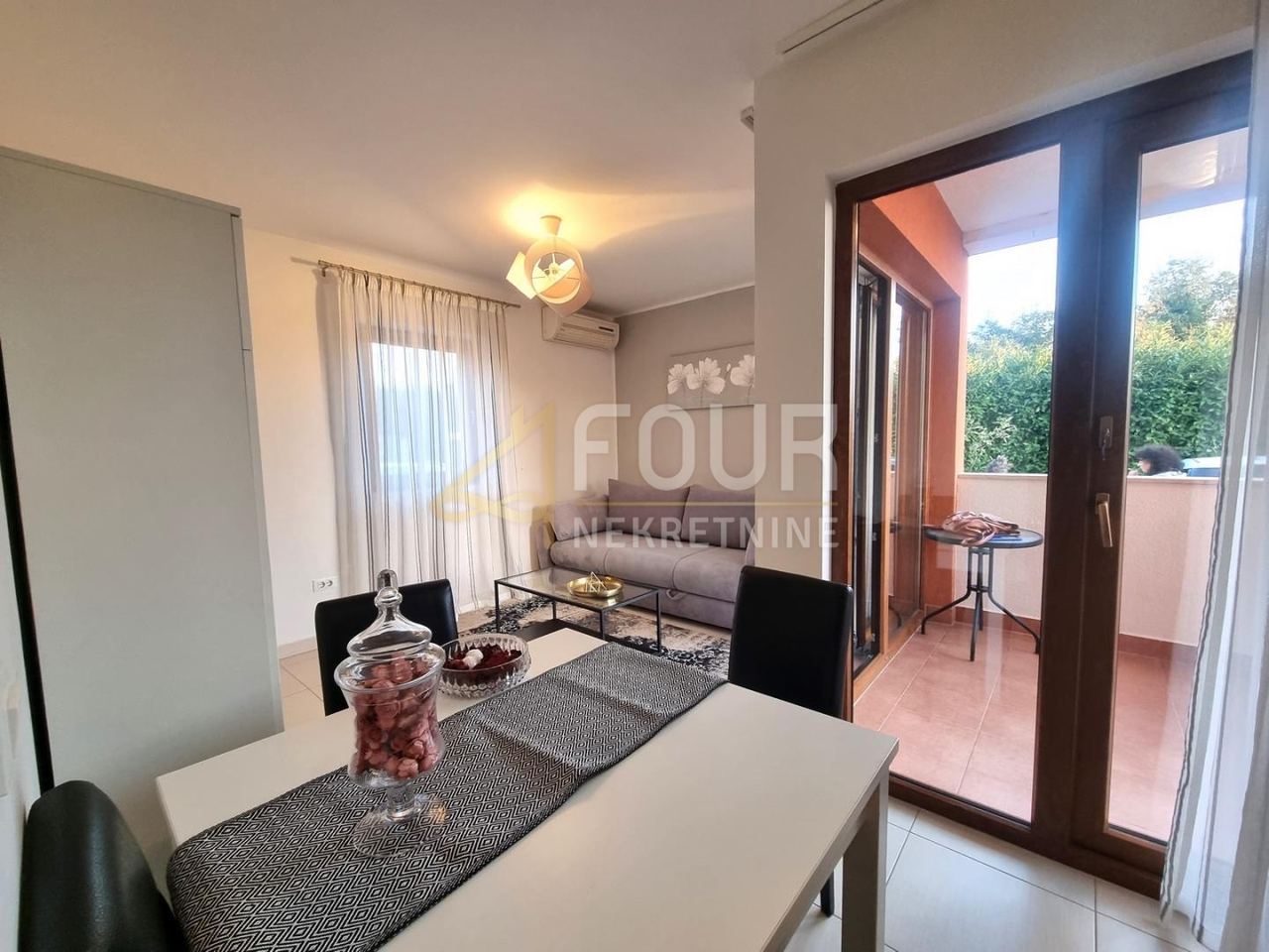 Stan u Novigradu, 42.7m², 1 soba, slika 3