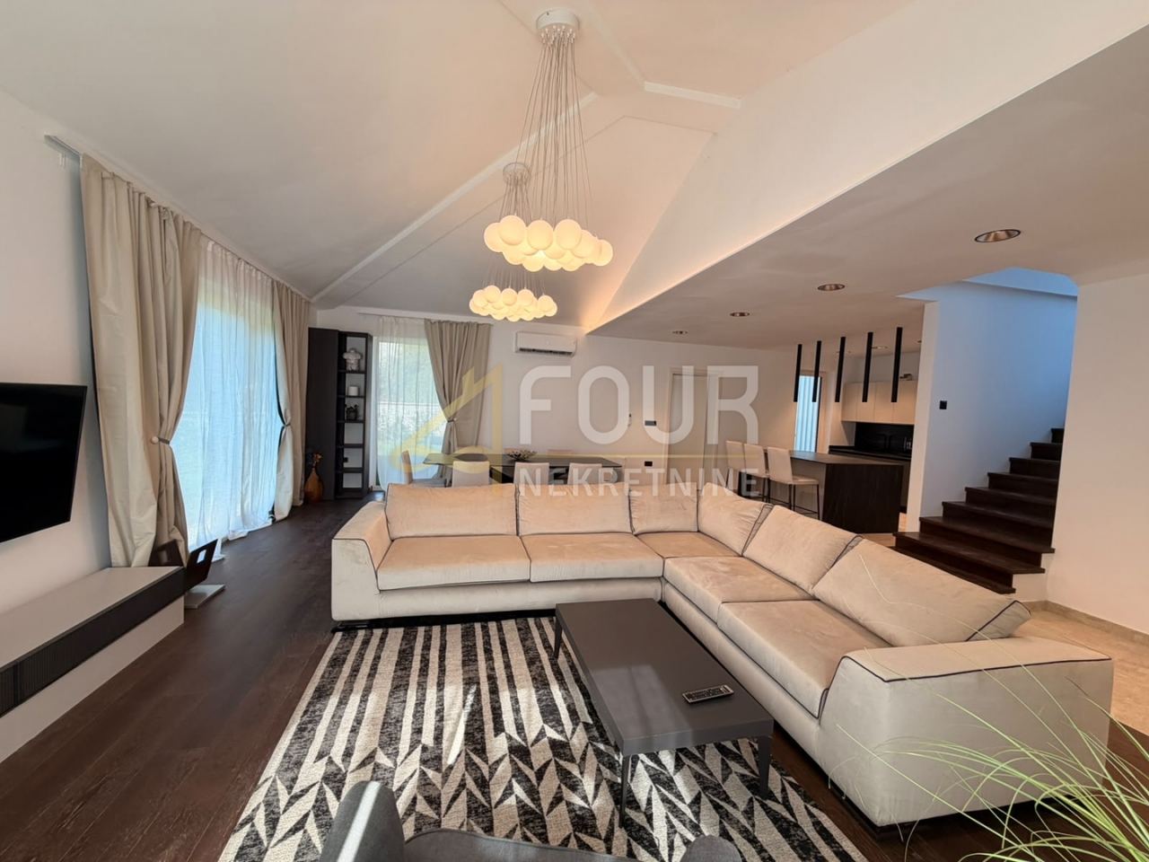 Casa u Parenzo (Poreč)u, 180m², 3 sobe, slika 4