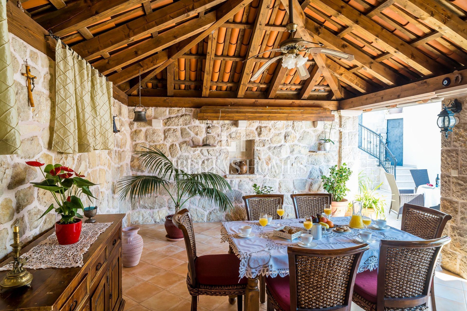 Haus u Dubrovniku, 171m², 5 soba, slika 2