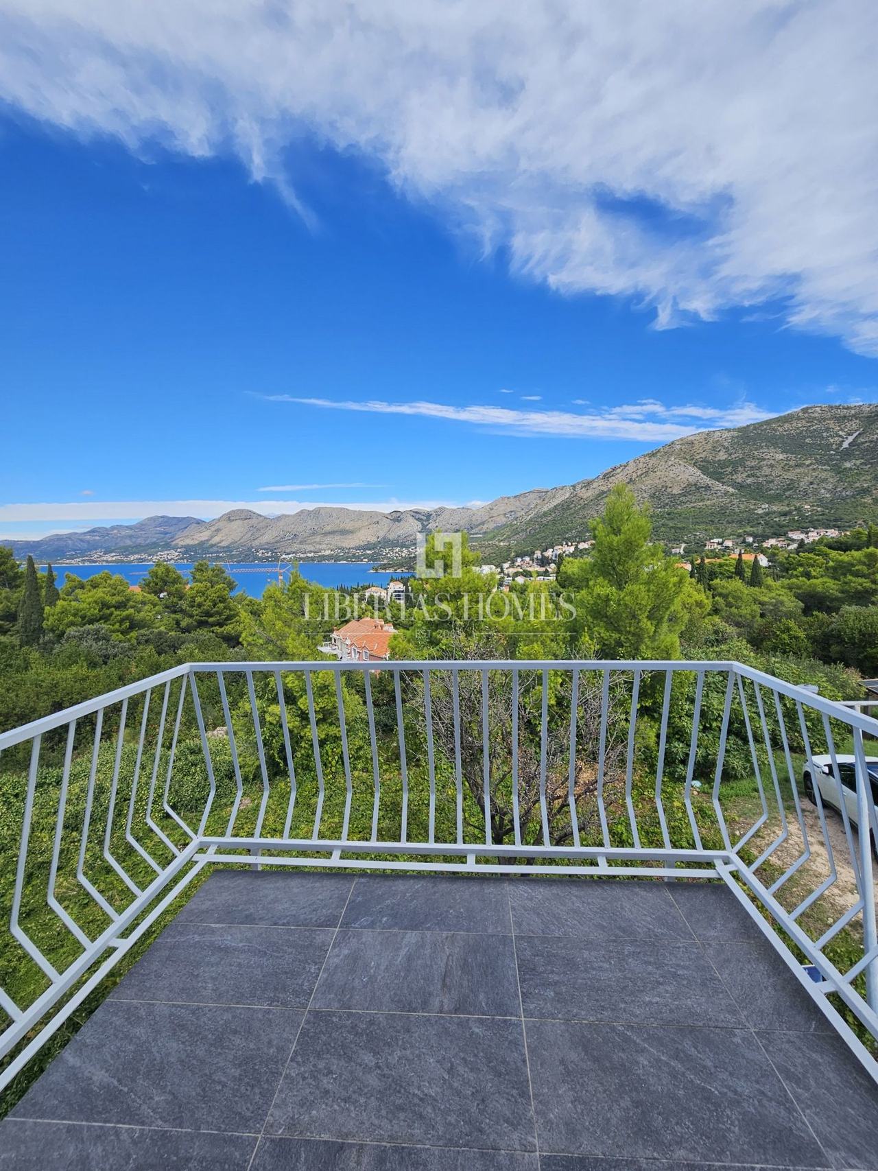 House u Dubrovniku, 217.11m², 10 soba