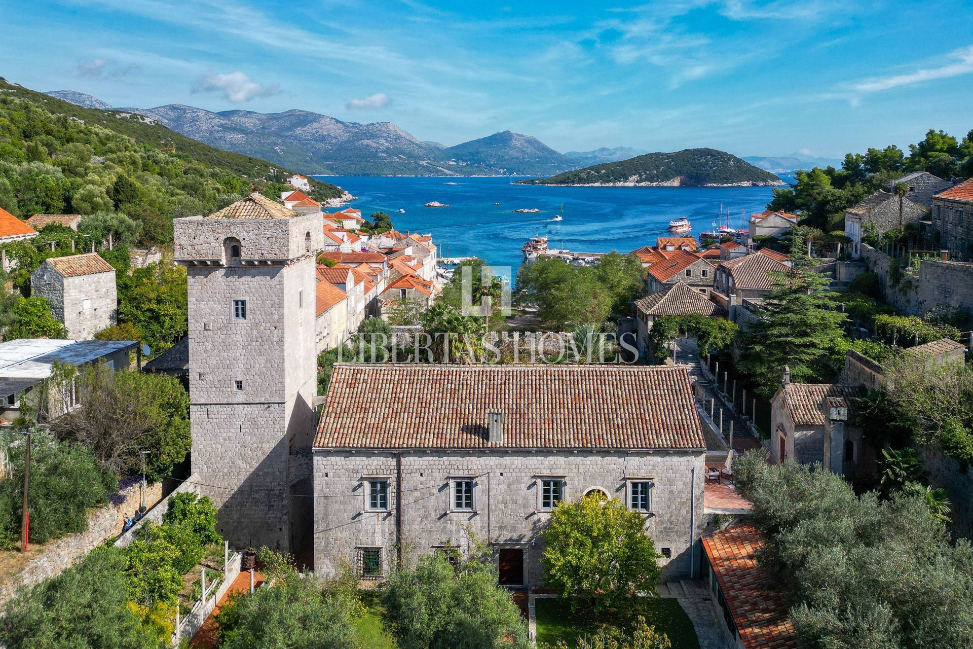 Casa u Dubrovniku, 3000m², 5 soba