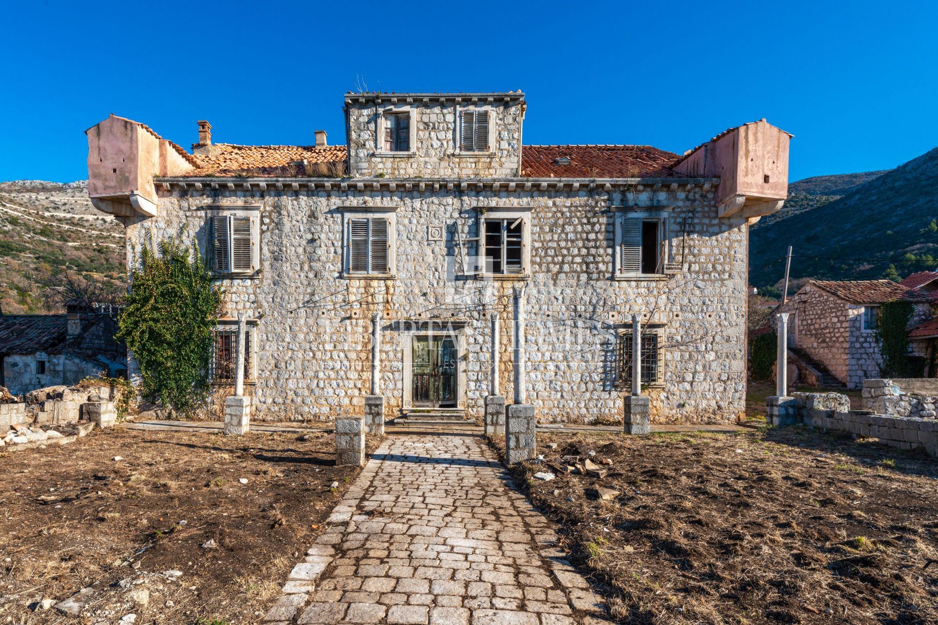 Casa u Dubrovniku, 6317m², 16 soba, slika 2
