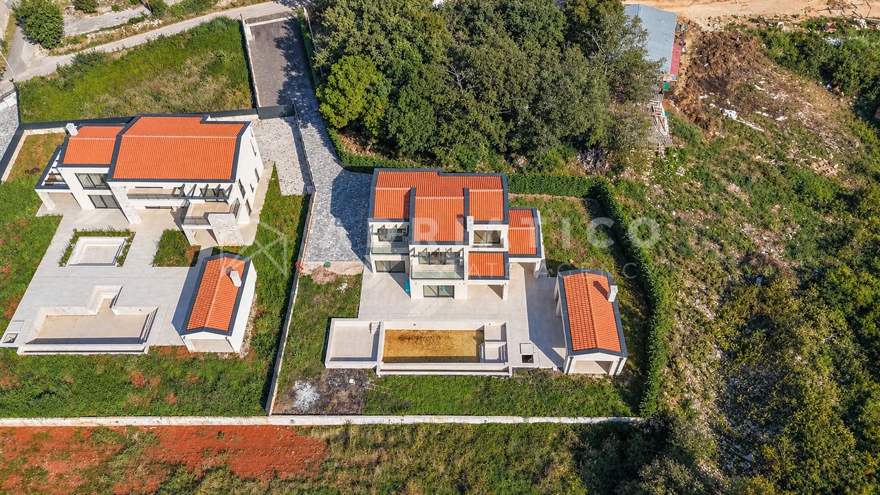 Kuća u Sveti Lovreču, 243m², 4 sobe, slika 2
