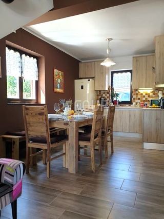 Casa u Marčani, 152m², 2 sobe, slika 4