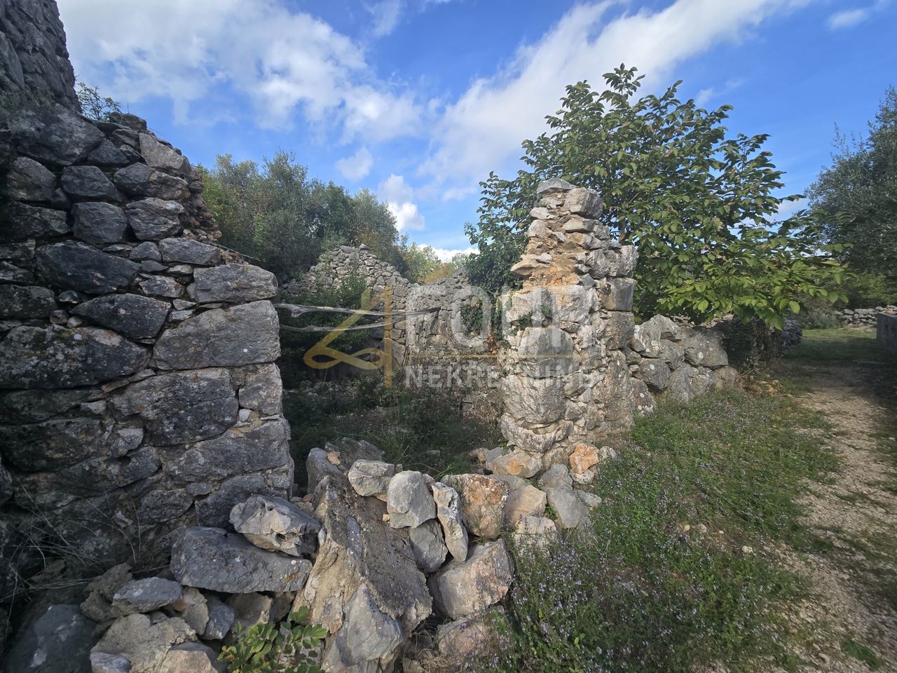 Terreno u Vrbniku, 449m²