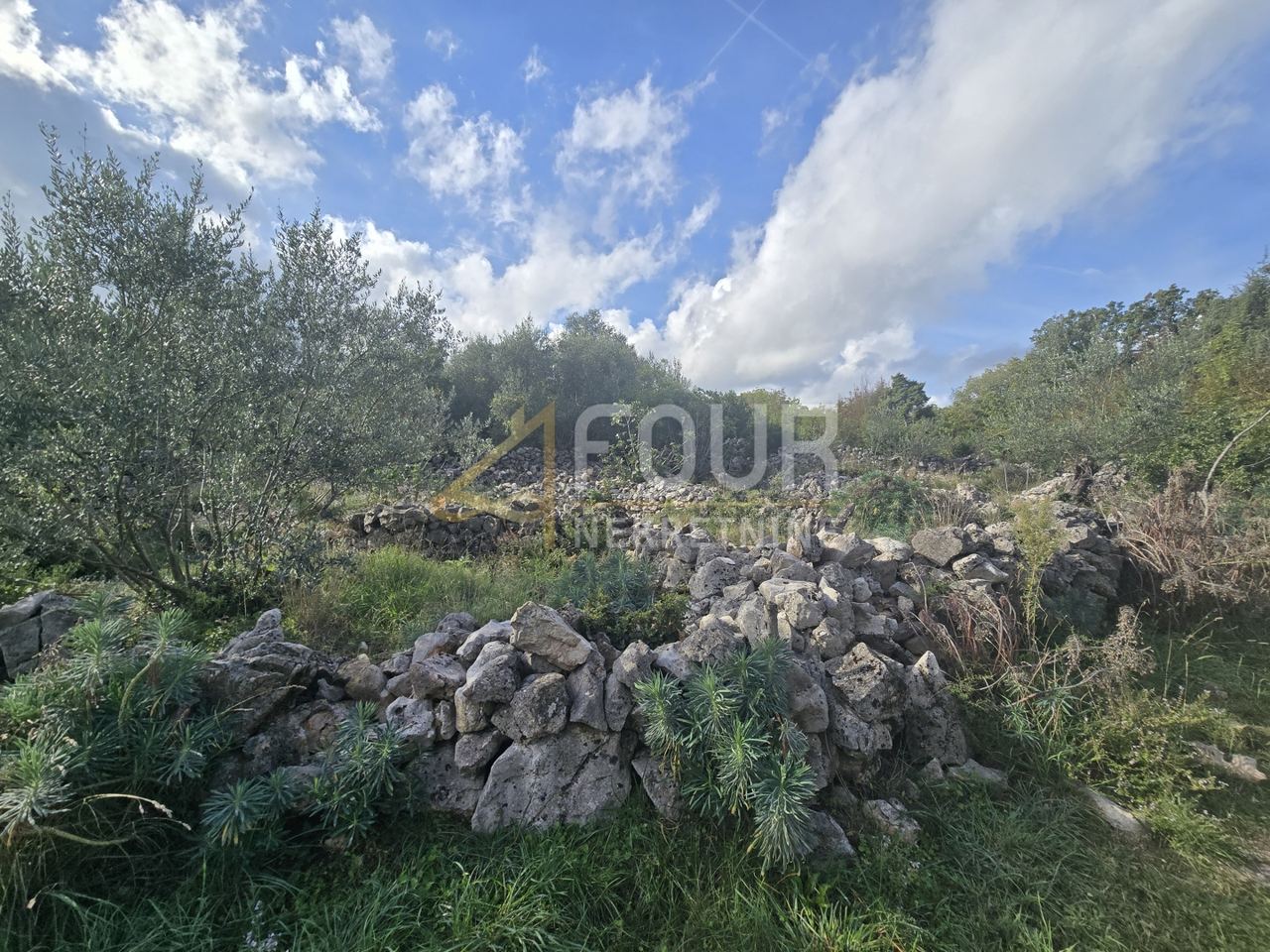 Zemljište u Vrbniku, 449m², slika 2