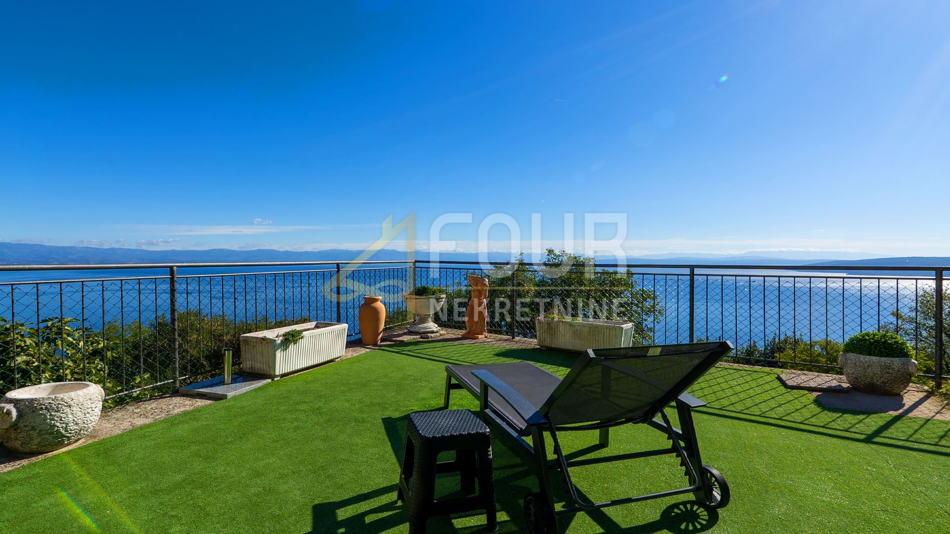 Casa u Mošćeničkoj Drazi, 384.02m², 5 soba