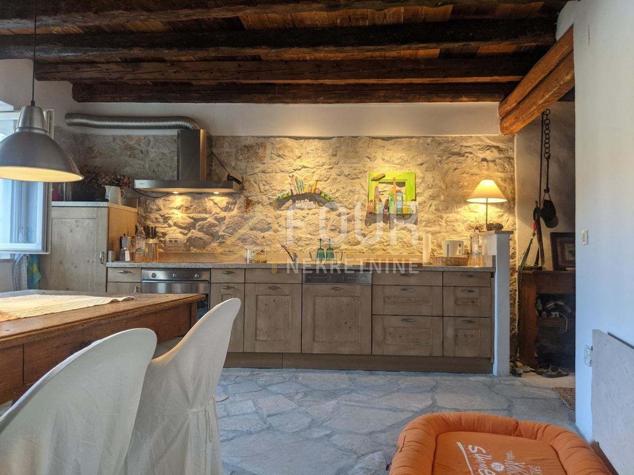 Haus u Rovinju, 160m², 2 sobe
