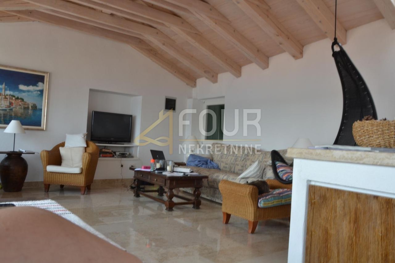 Casa u Rovignu, 160m², 2 sobe, slika 3
