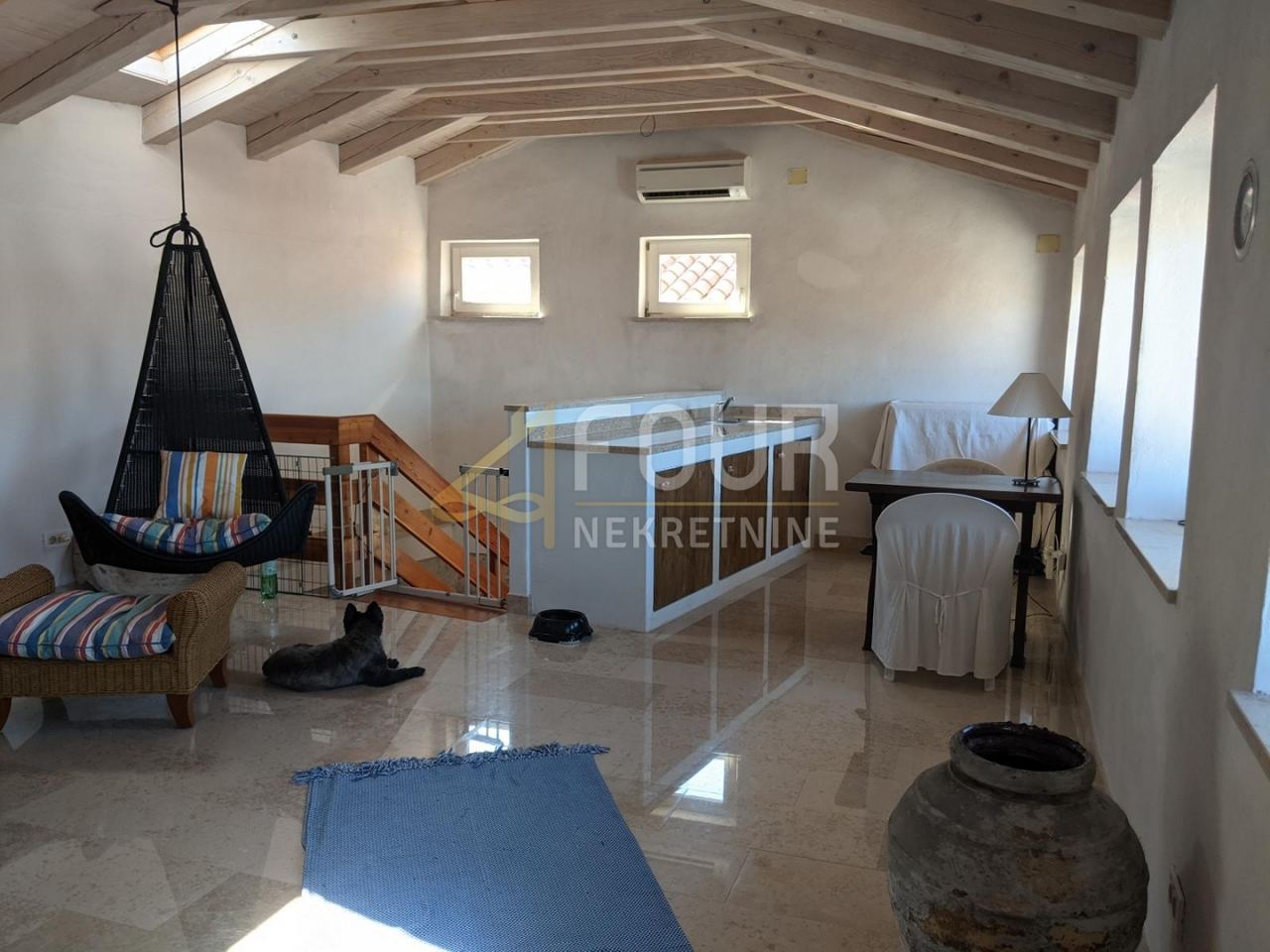 Casa u Rovignu, 160m², 2 sobe, slika 4