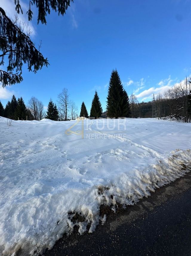 Terreno u Ravna Gori, 861m²