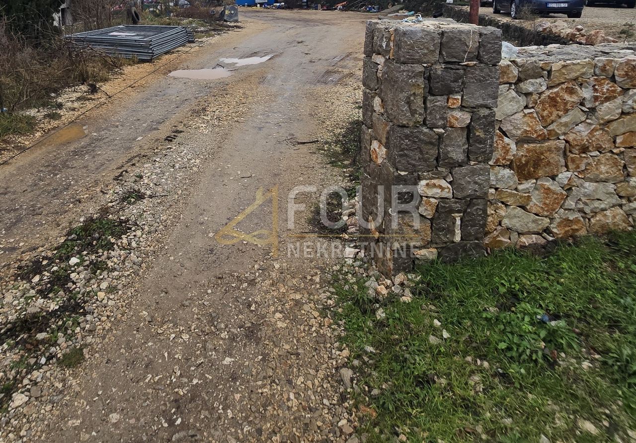 Terreno u Vrbniku, 916m², slika 2