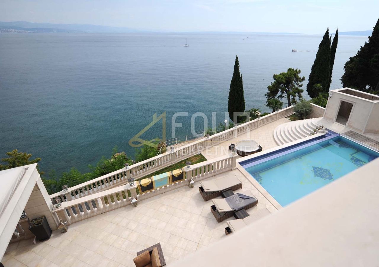 Casa u Opatiji, 1354m², 11 soba