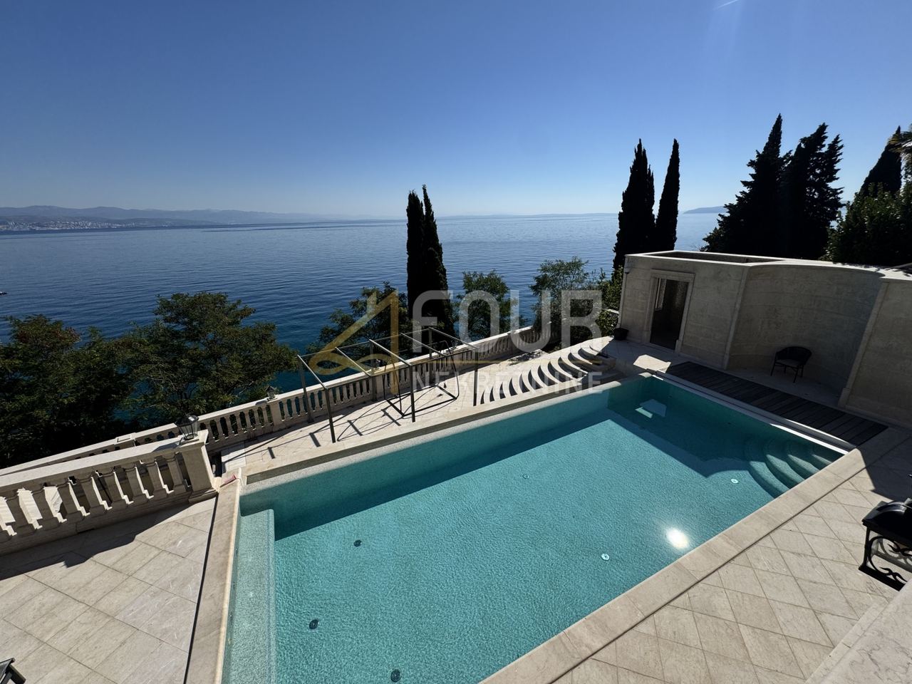 Casa u Opatiji, 1354m², 11 soba, slika 3