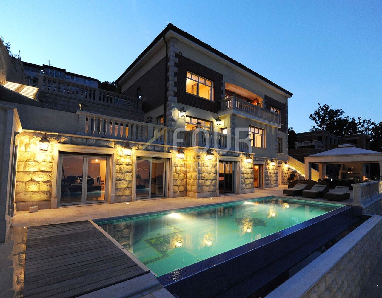 Casa u Opatiji, 1354m², 11 soba, slika 4