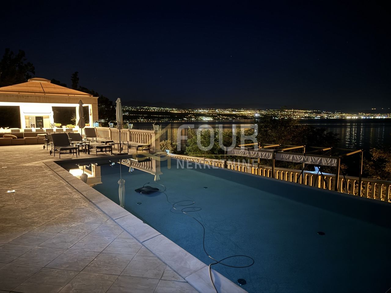 Casa u Opatiji, 1354m², 11 soba, slika 5