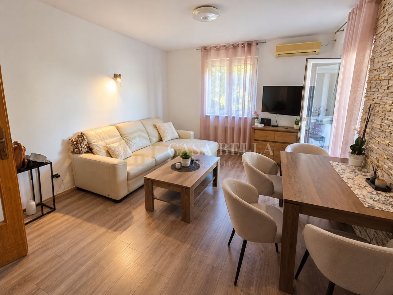 Wohnung u Kostreni, 70m², 2 sobe