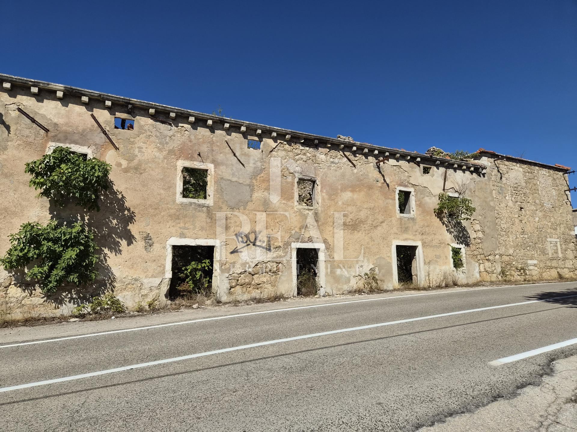 Gewerbefläche u Drnišu, 470m², slika 2