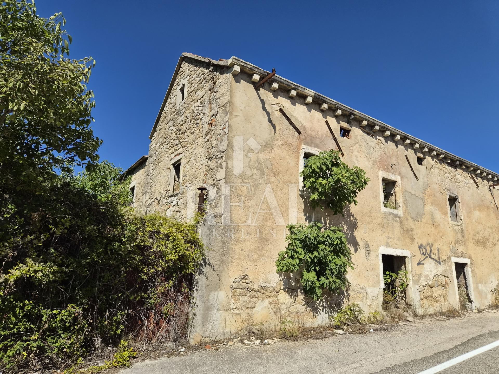 Gewerbefläche u Drnišu, 470m², slika 3
