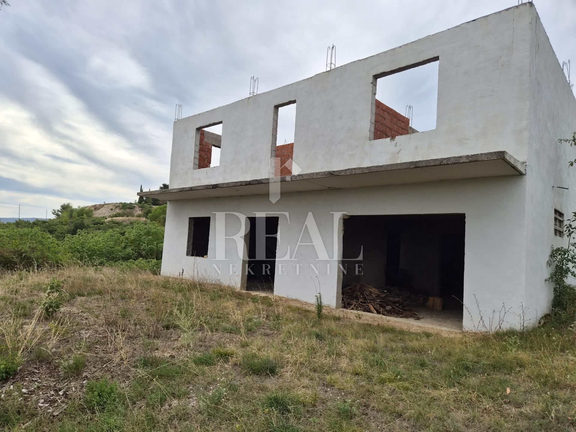 Casa u Drnišu, 248m², 3 sobe