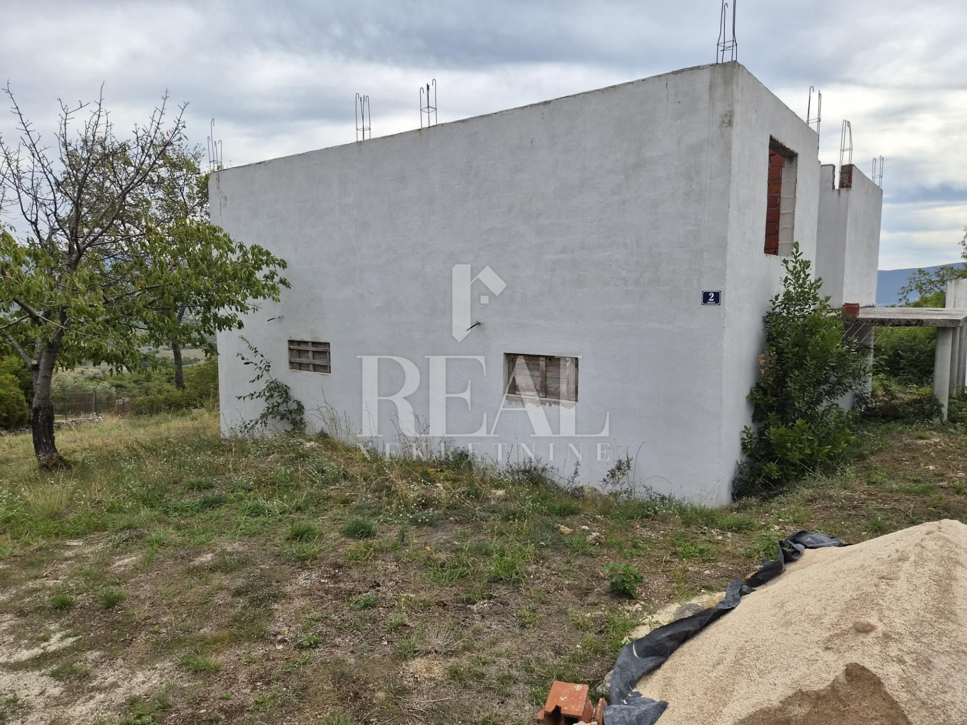 House u Drnišu, 248m², 3 sobe, slika 2