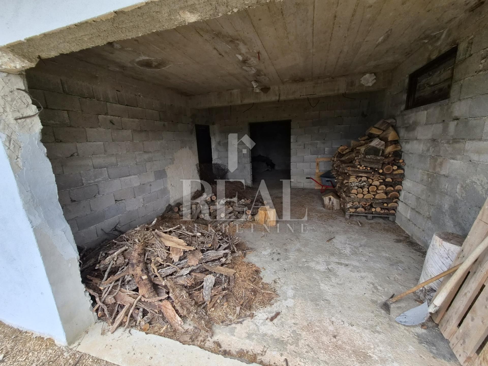 House u Drnišu, 248m², 3 sobe, slika 3