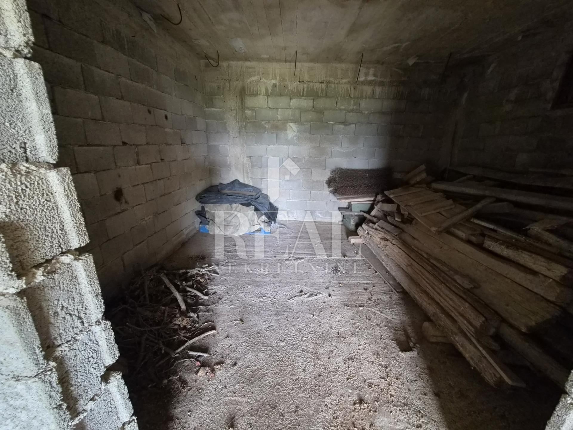 House u Drnišu, 248m², 3 sobe, slika 4