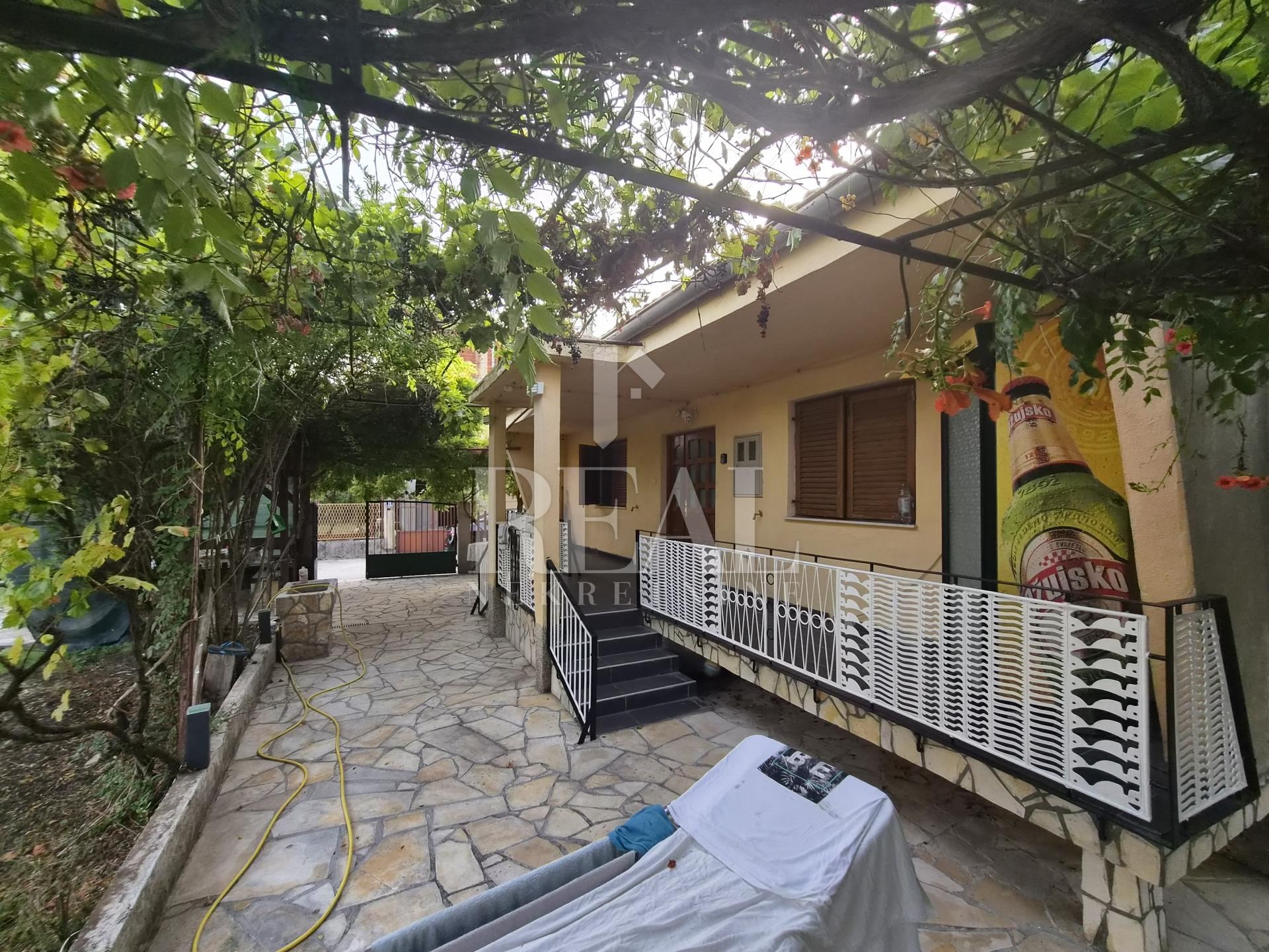 Casa u Drnišu, 92m², 3 sobe