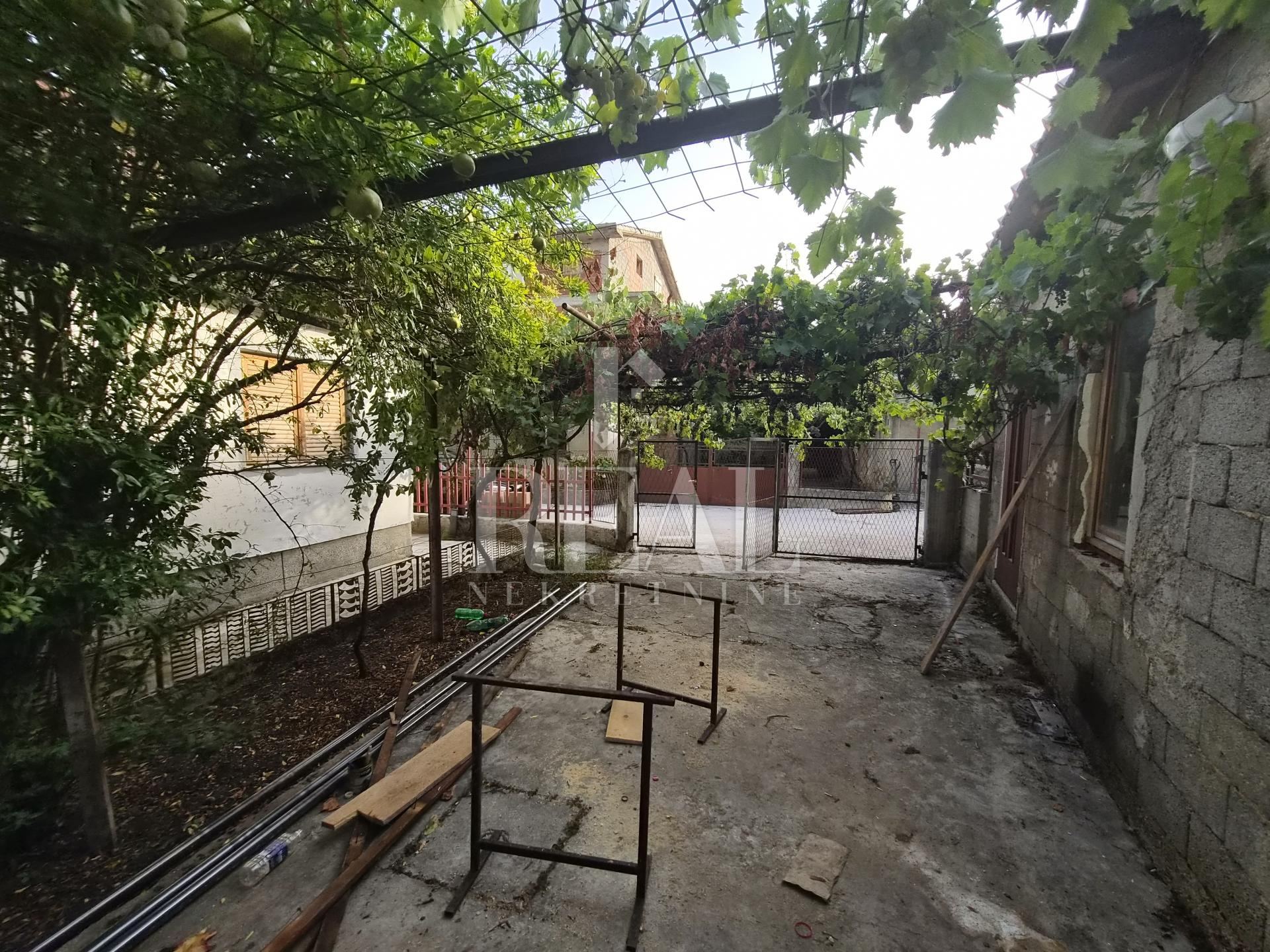 House u Drnišu, 92m², 3 sobe, slika 2