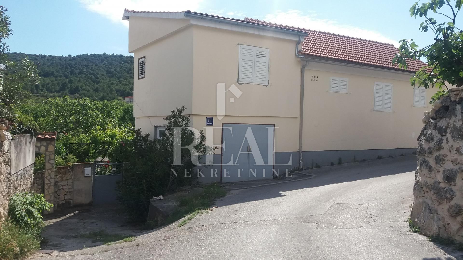 House u Šibeniku, 150m², 5 soba