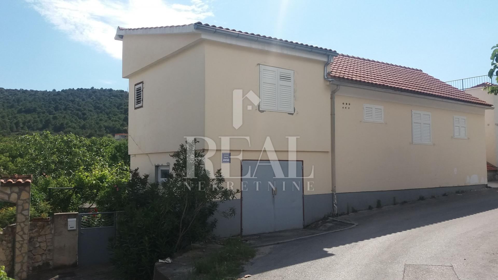 Casa u Šibeniku, 150m², 5 soba, slika 2