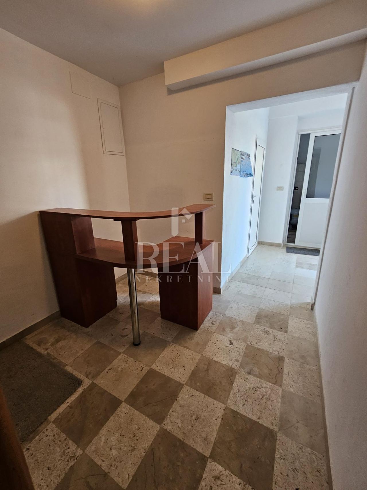Haus u Segetu, 540m², 13 soba, slika 2