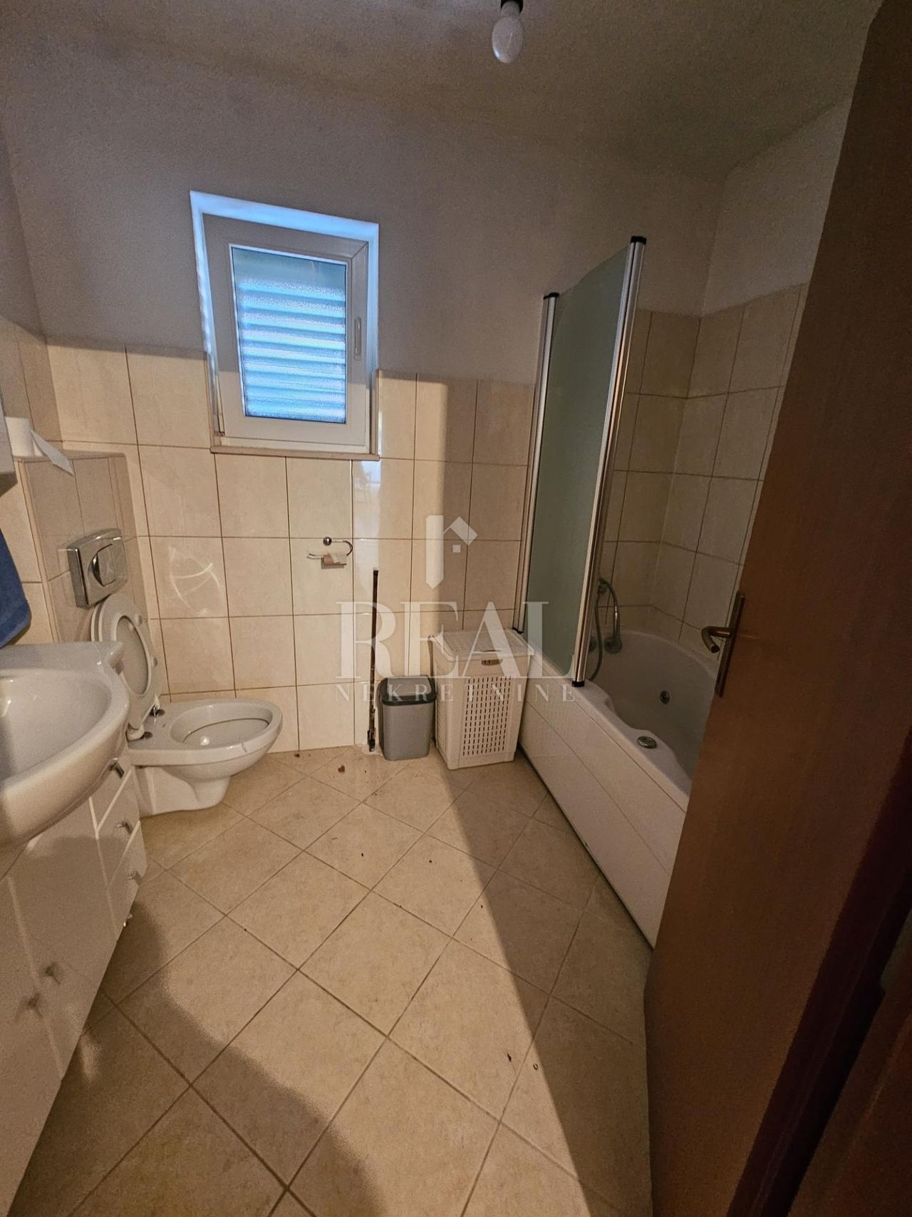 Haus u Segetu, 540m², 13 soba, slika 5