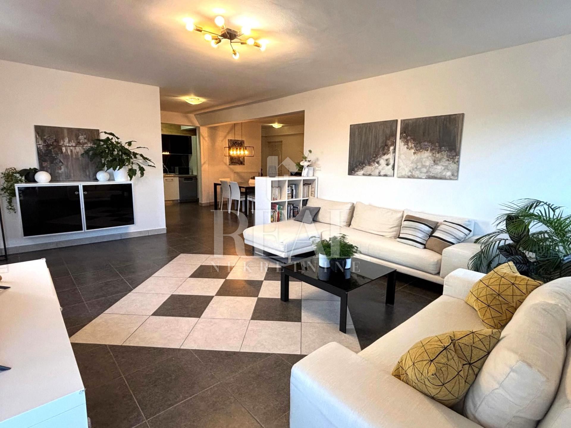 Appartamento u Ližnjanu, 87.48m², 2 sobe