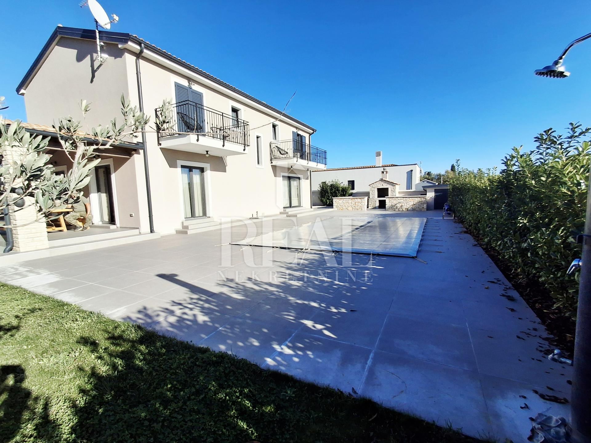 Haus u Žminju, 200m², 4 sobe, slika 2