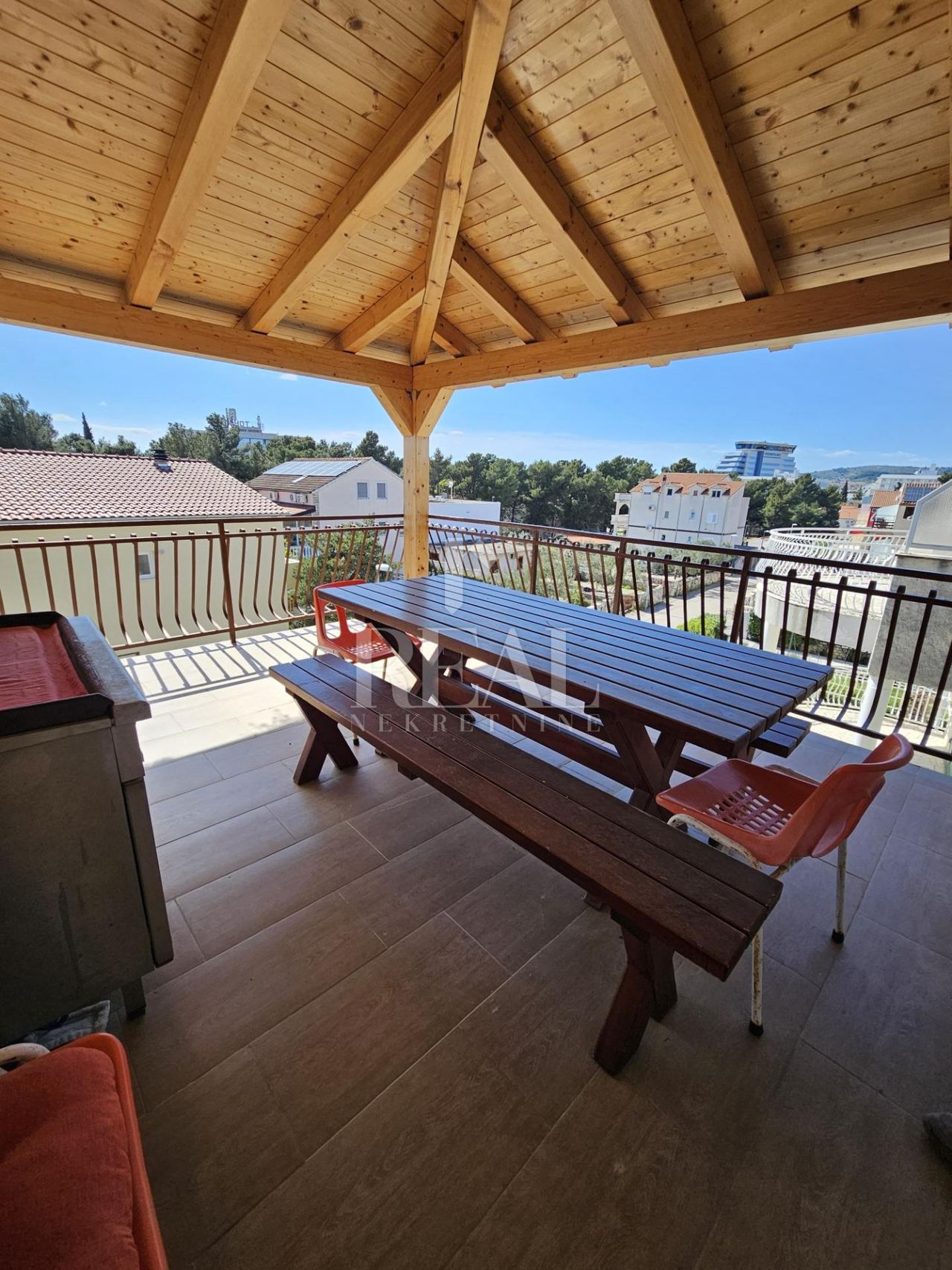 House u Vodicama, 360m², 14 soba, slika 3