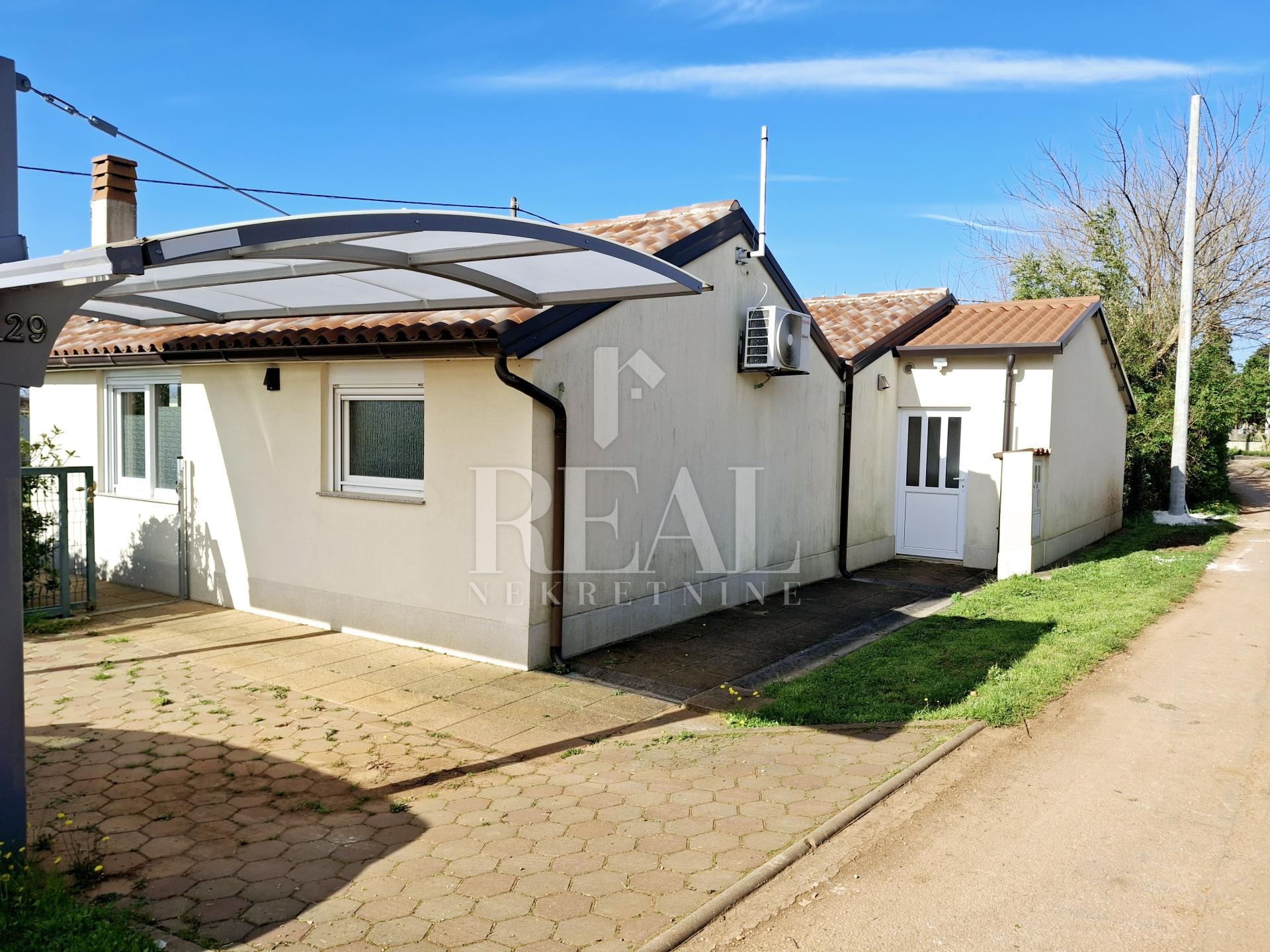 House u Ližnjanu, 103m², 1 soba, slika 4