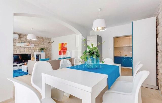 House u Novi Vinodolskiu, 192m², 6 soba, slika 4