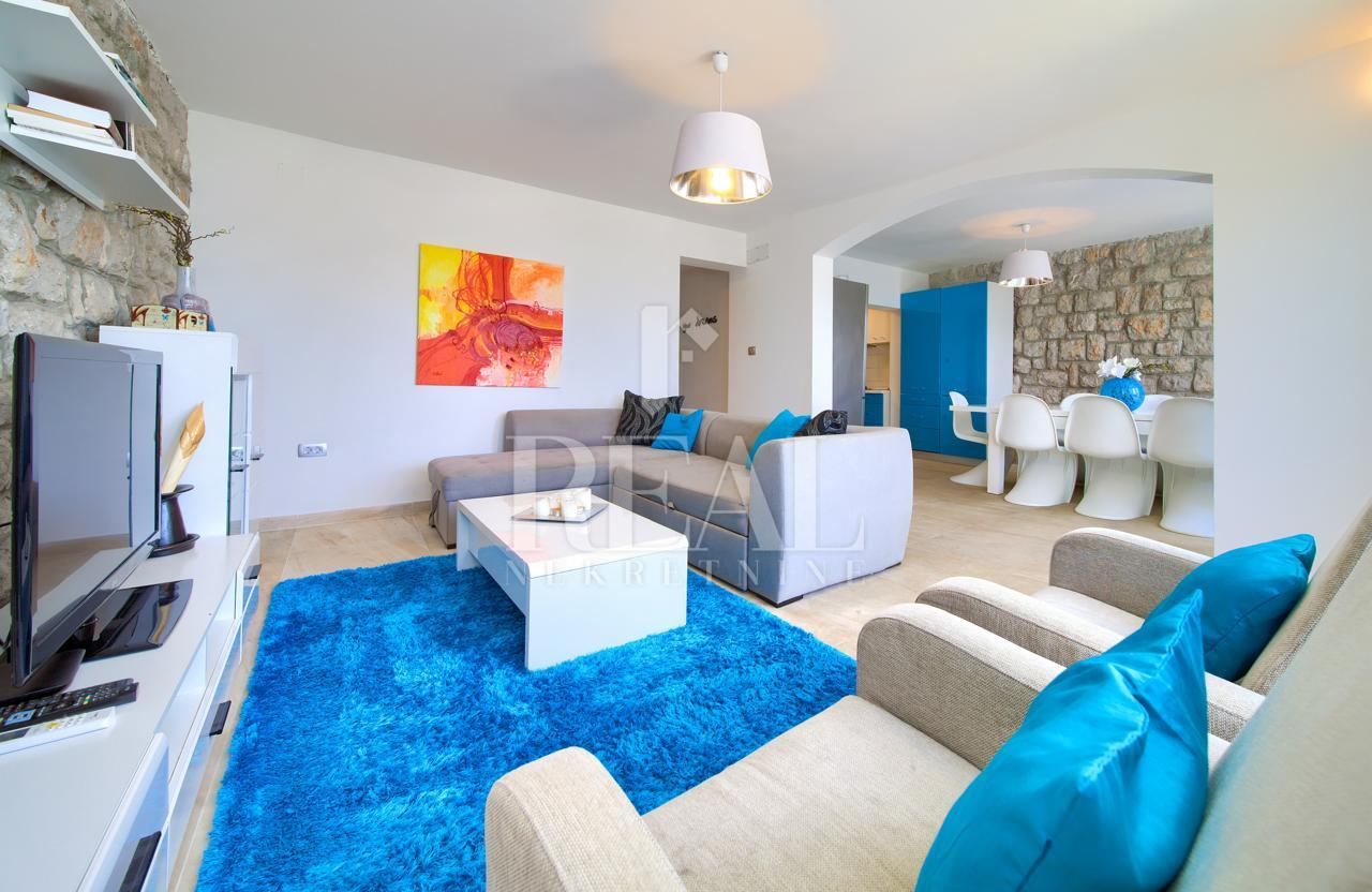House u Novi Vinodolskiu, 192m², 6 soba, slika 5