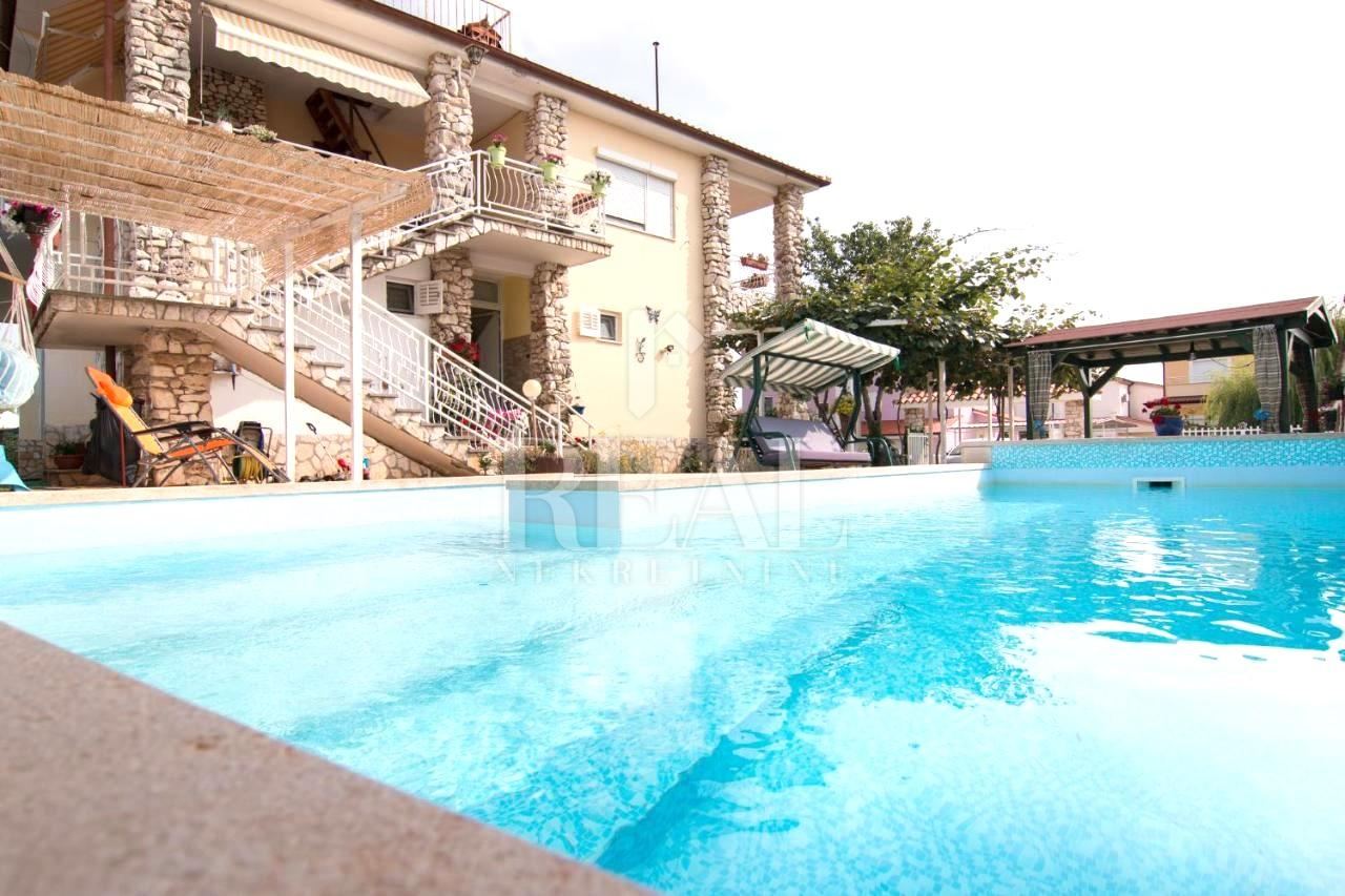 Casa u Fažani, 220m², 7 soba